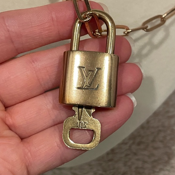 Louis Vuitton Lock and Key on a Paper clip Chain - Picture 5 of 8